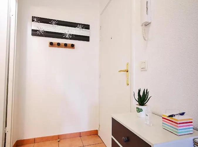 Leman Holidays - Le Coquelicot Апартаменты *